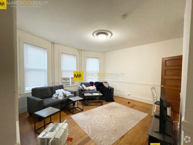 Building Photo - 121 Calumet St
