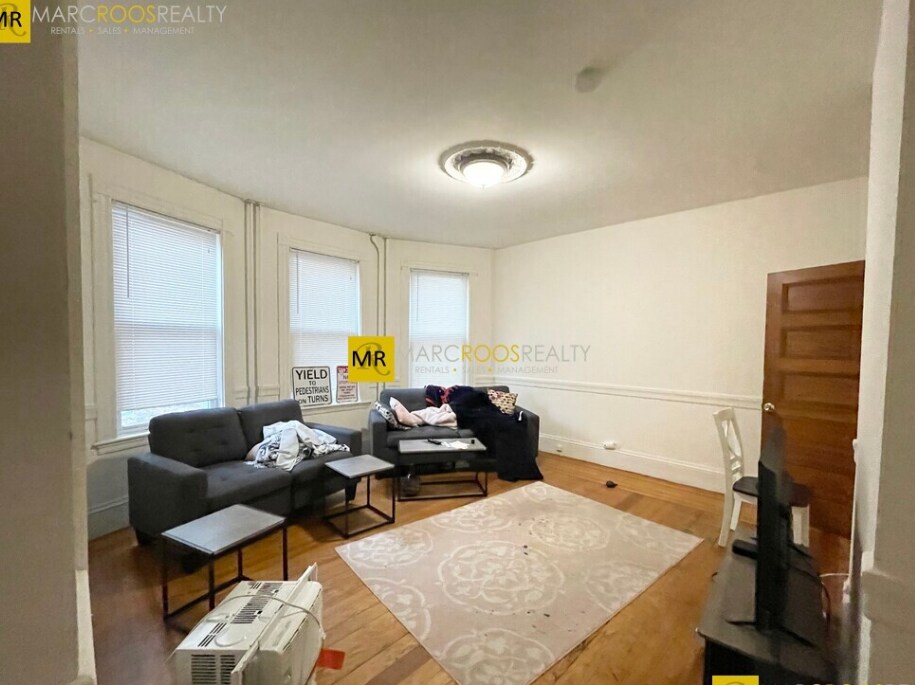 Primary Photo - 121 Calumet St