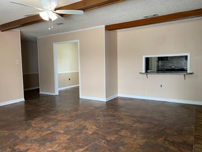 Foto del edificio - 40111 La Rochelle Rd