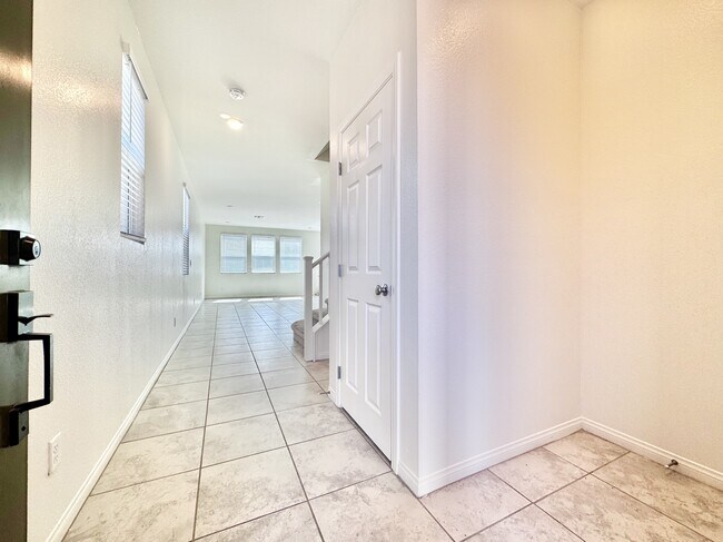 Building Photo - 4258 Tarim St