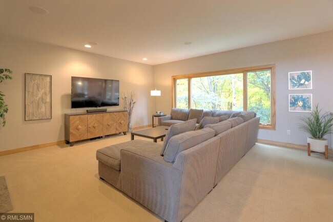 Building Photo - 725 Weston Ridge Pkwy