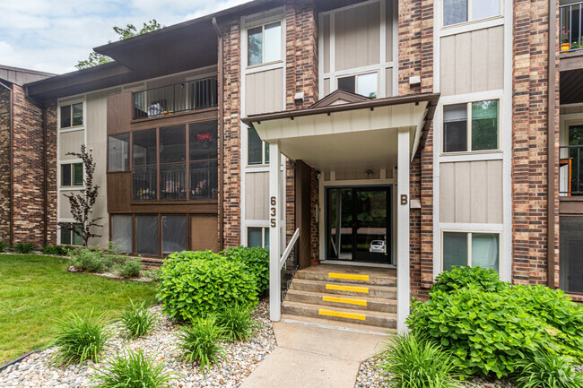 Building Photo - Lake Forest Apartments