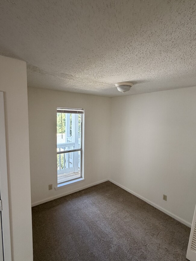 Building Photo - 20 Hamiltons Harbor Dr