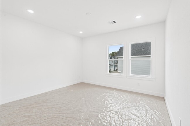 Building Photo - 9602 Valeca Dr