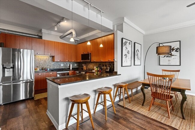 Foto del edificio - 1225 W Morse Ave
