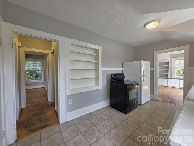 Foto del edificio - 754 Montgomery Ave