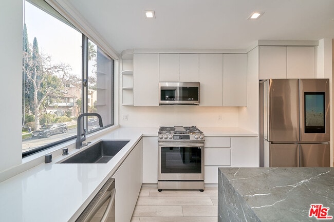 Building Photo - 145 S Maple Dr