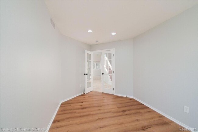 Foto del edificio - 1083 N Livernois Rd