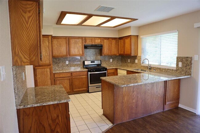 Building Photo - 12030 Hedgegate Dr