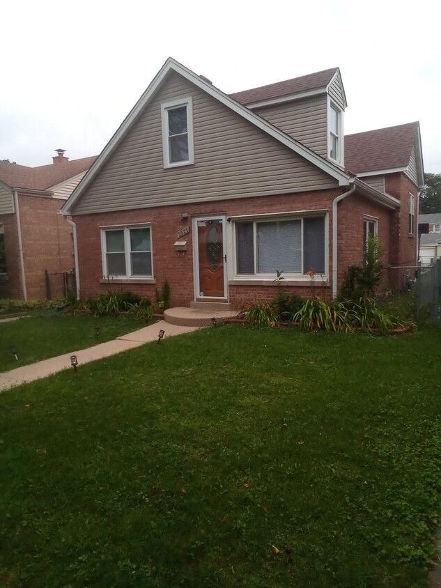 Primary Photo - 2521 Maple St