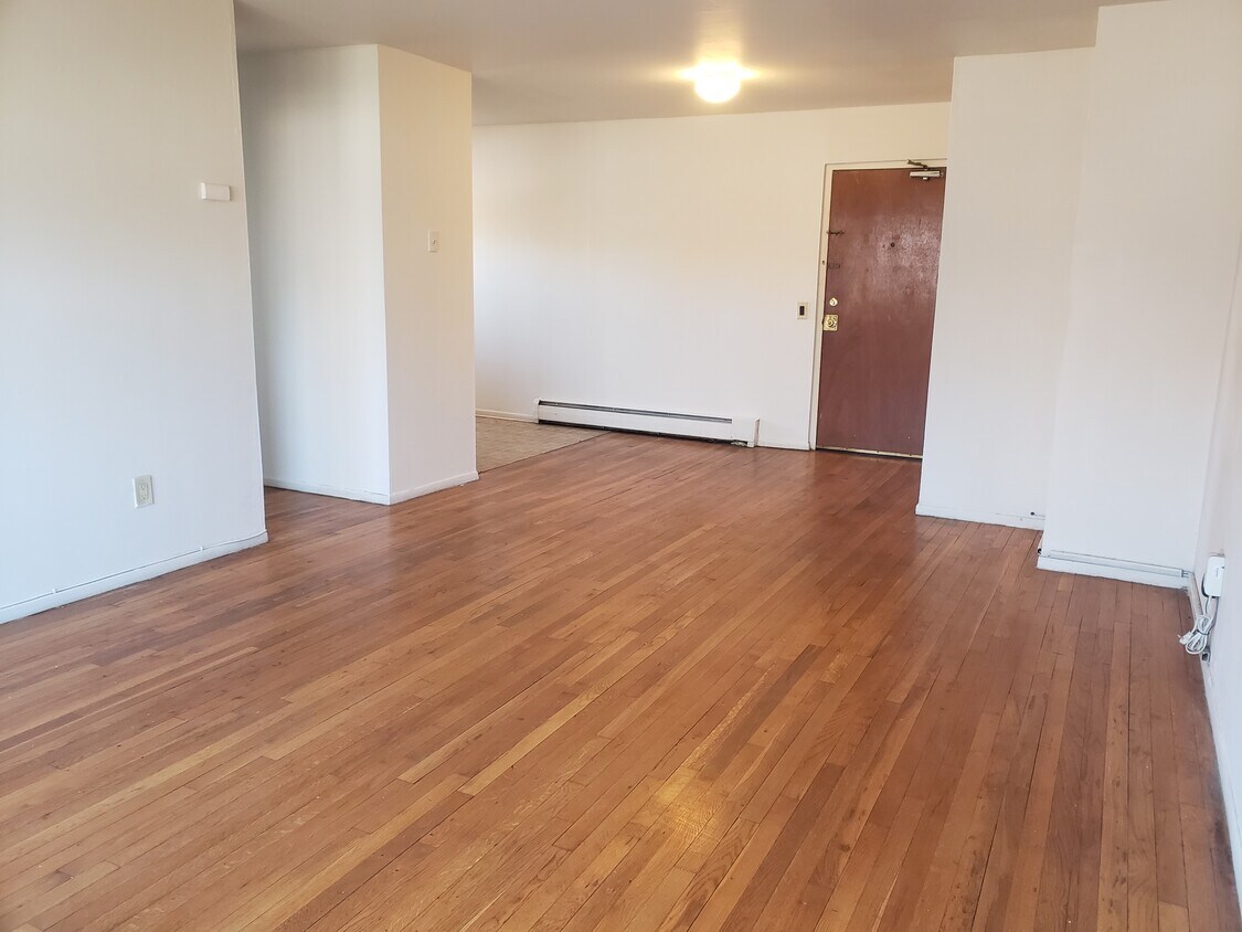 Living room - 272 Tyler St