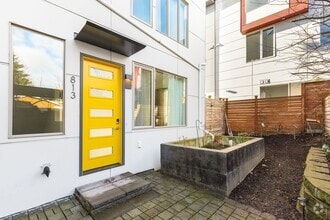 Building Photo - 813 26th Ave S