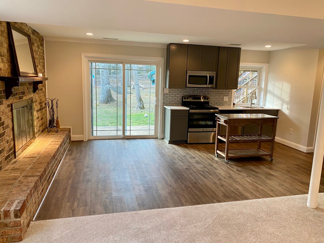 Foto principal - 4904 POWELL RD