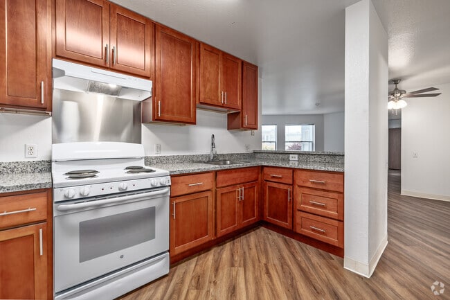 2 habitaciones, 1 baño - 860 pies cuadrados - Cocina - 1101 Howard St