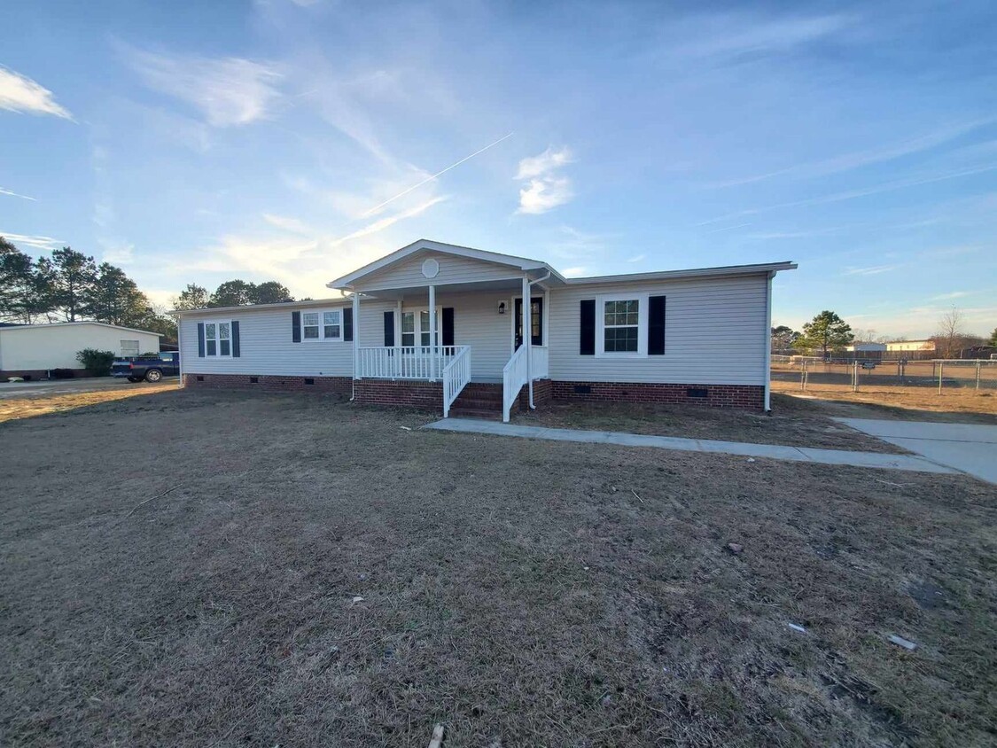 Primary Photo - Recently renovated 3 bedroom in Stedman!