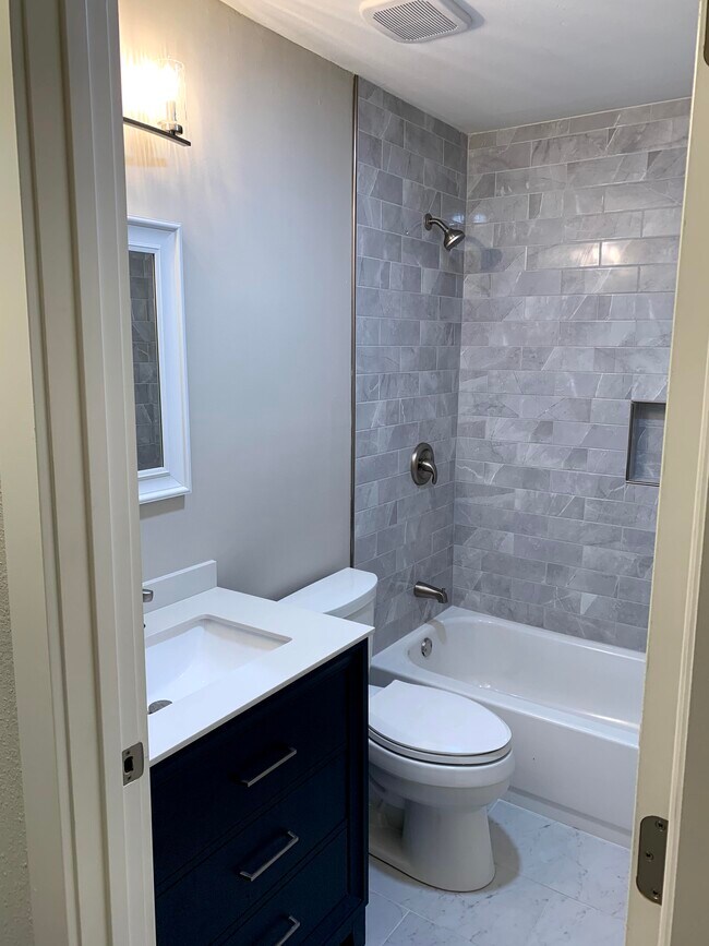 Bathroom 1 - 10220 Rutland Vlg W