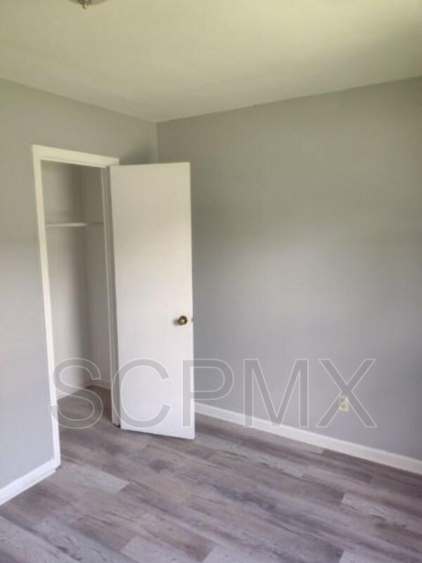 Foto del edificio - 124 Langley Dr