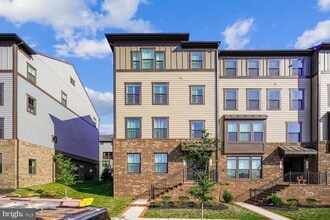 Building Photo - 1660 Kirkman St