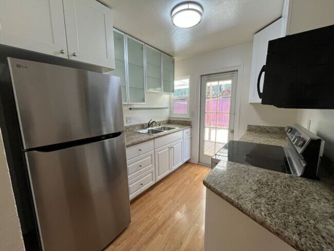 Building Photo - Fremont detached home is perfect location ...