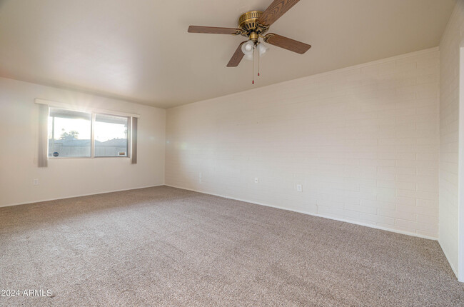 Building Photo - 10384 W Pinehurst Dr