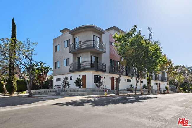 Foto del edificio - 8904 Sawyer St