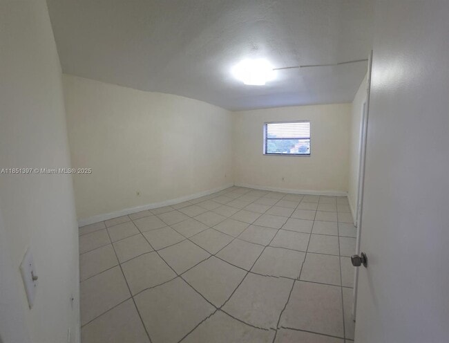 Foto del edificio - 8185 NW 7th St