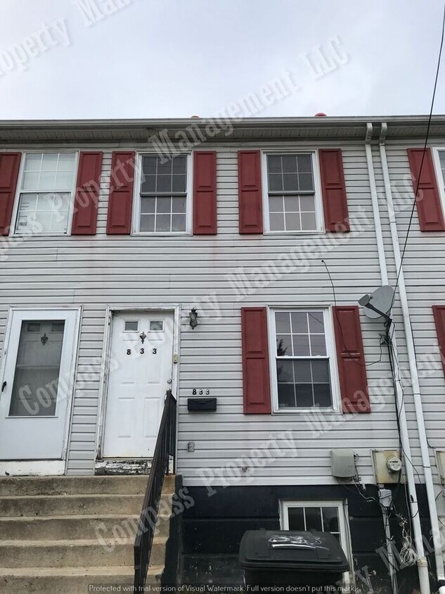 Foto principal - $1395- 3 Bed, 2 Bath Townhouse - Coatesville