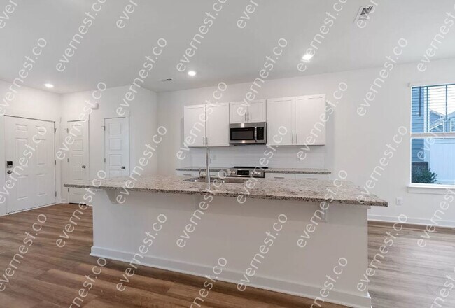 Building Photo - 3 bed / 2.5 bath home