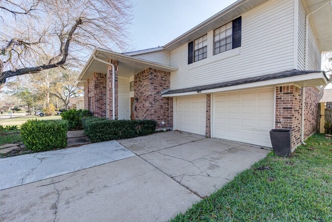 Building Photo - 21427 Park Run Dr