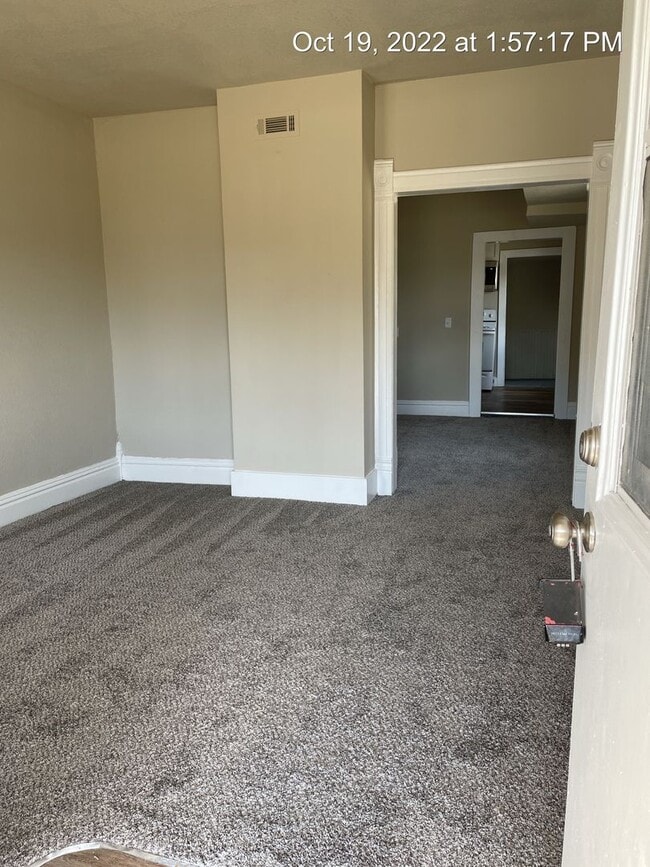 Foto del edificio - Updated 2 bedroom 1 bathroom home-located in Perry, IA