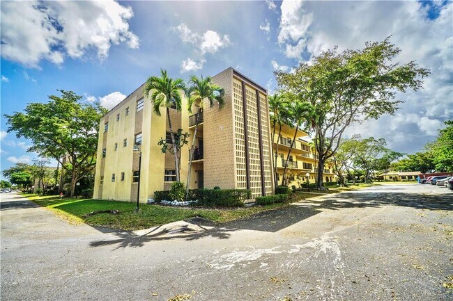 Building Photo - 351 Cambridge Rd