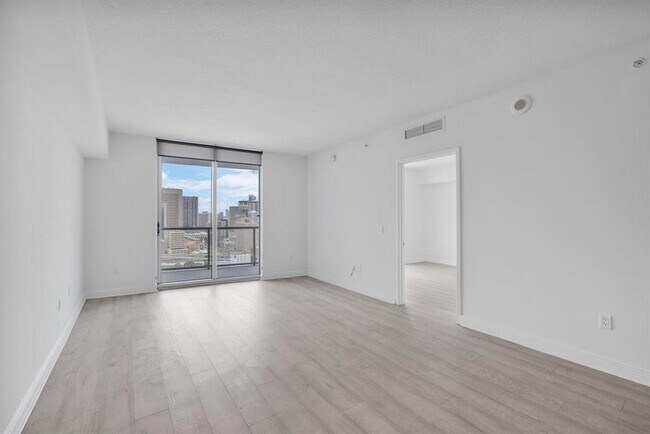 Foto del edificio - 185 SW 7th St