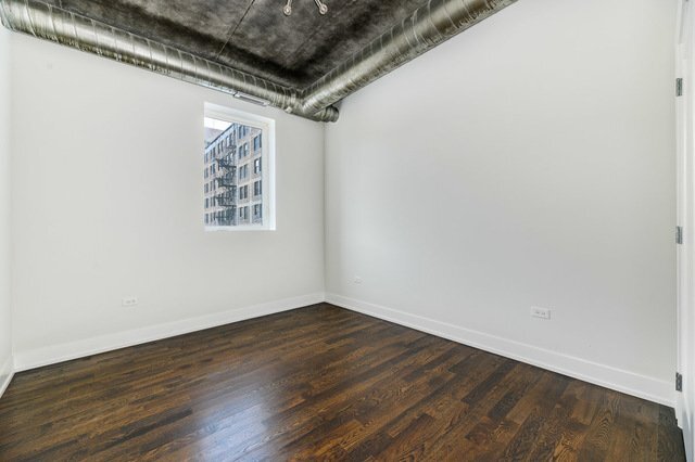 Building Photo - 4720 N Sheridan Rd
