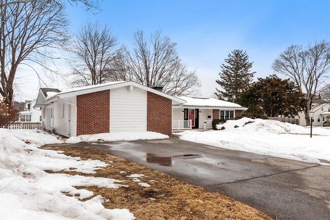 Building Photo - 103 Elmcrest Rd