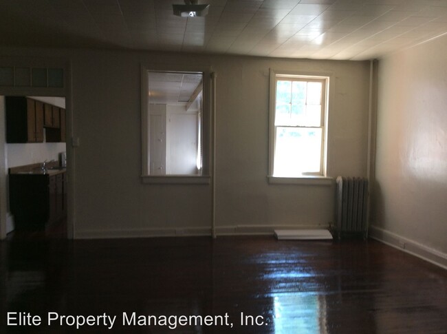 Building Photo - 3 br, 1 bath House - 130 E. College Ave.