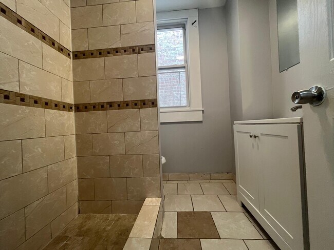 Foto del edificio - 64 Rutgers Ave