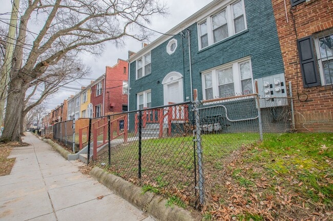 Building Photo - Cozy 2 BR/1 BA Apartment in Congress Heights!
