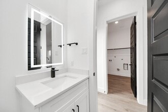 Building Photo - 3308 Hardy St