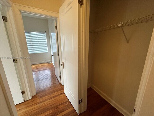 Foto del edificio - 2328 SW 17th St