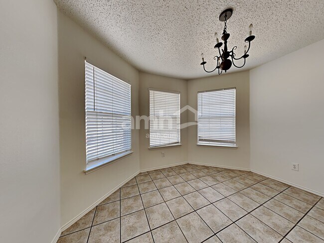 Building Photo - 816 Meadowlark Dr