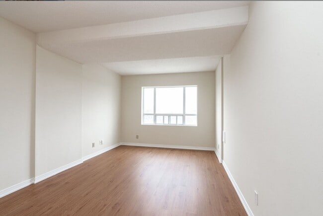 Building Photo - 333 Sidney Belsey Crescent