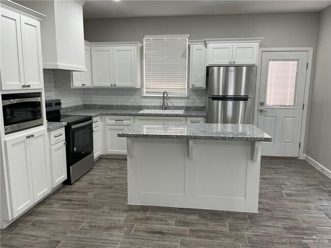 Foto del edificio - 1101 Sugar Gdn Dr