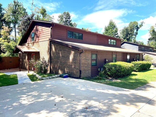 Foto del edificio - Spacious townhouse off Blairstone Road