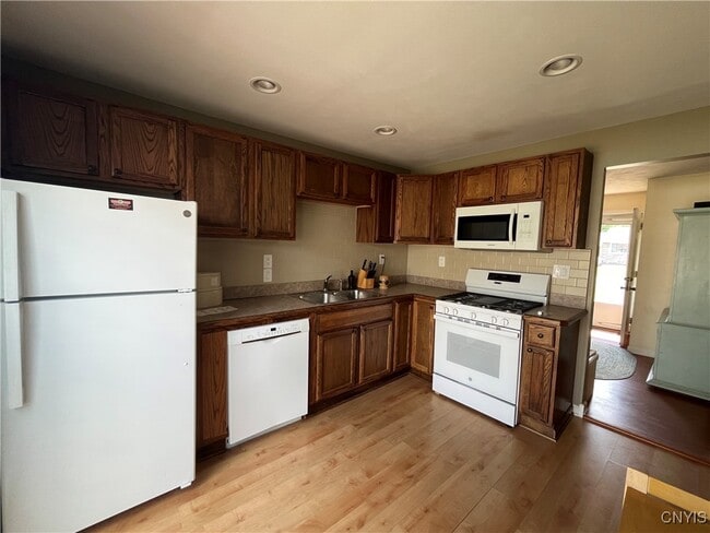 Building Photo - 304 Pleasantview Dr