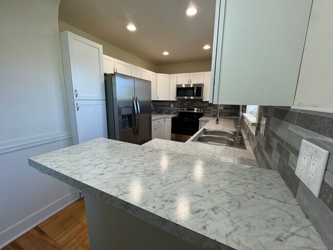 Building Photo - 410 Kittitas Ave