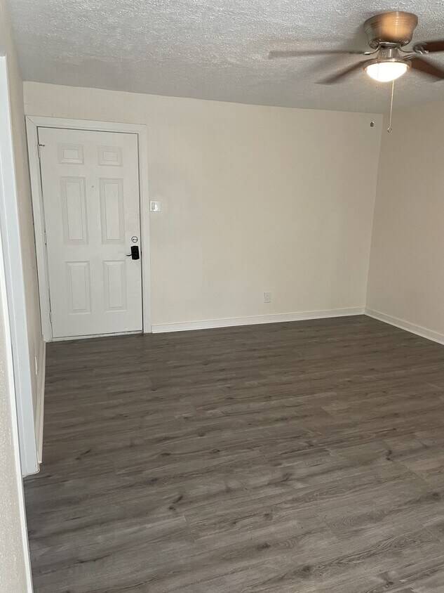 Building Photo - 3807 Delano St