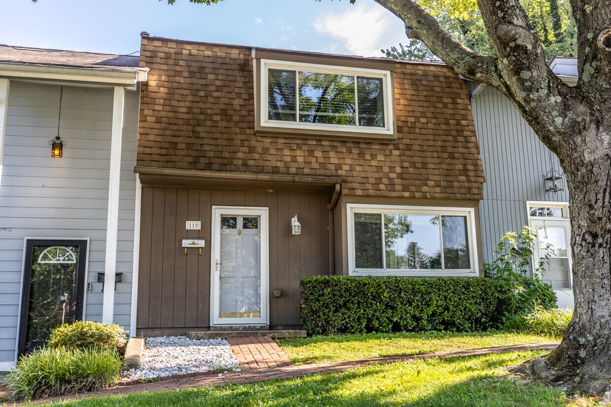 110 Woodlake Dr, Charlottesville, VA 22901 Townhome Rentals in