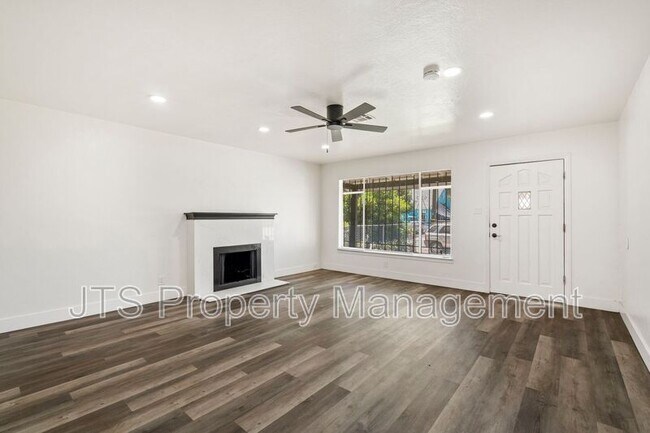Building Photo - 3041 San Carlos Wy