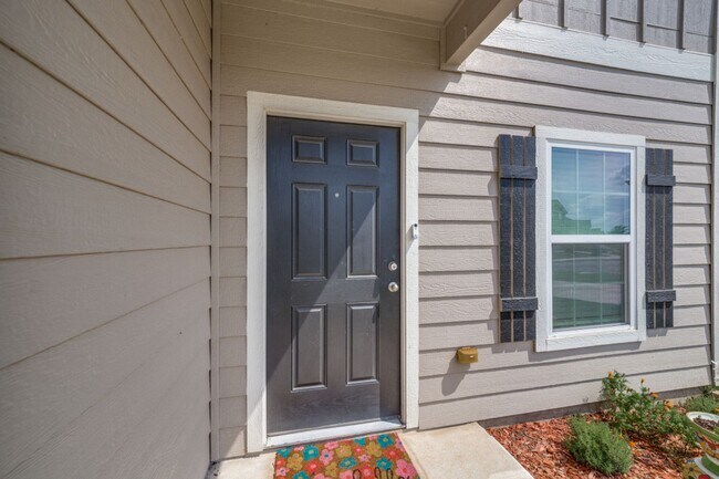 Foto del edificio - 4-BEDROOM HOME IN LUCKEY RANCH