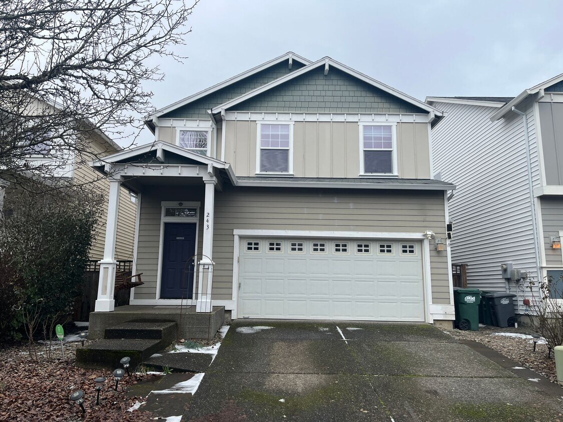 Charming **UPDATED** 3 BD* 2.5 BA* Single House Rental in